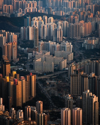 白天城市建筑的鸟瞰图
